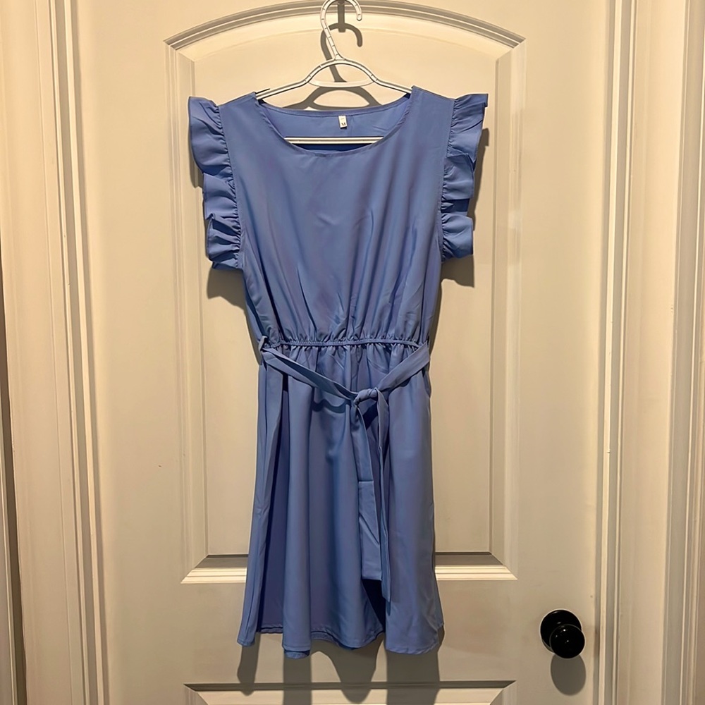 Ladies Summer Dress -Size M - Fits like a Size 4 - never worn.